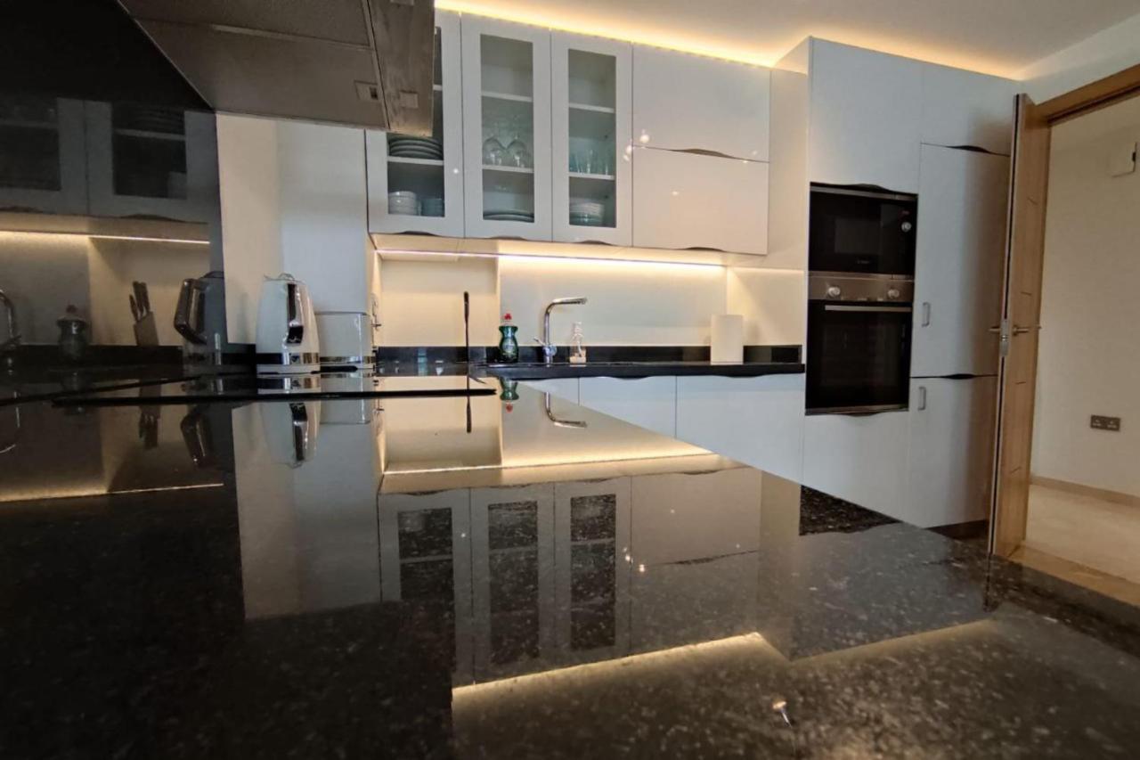 Seaside Serenity Oasis - High Floor - Stunning Views 直布罗陀 外观 照片